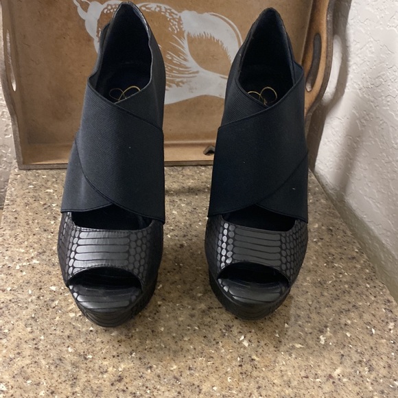 Black Jessica Simpson Peep Toe Heels Size 7.5 with 4.5” STILETTO heels & Spandex - Picture 6 of 16